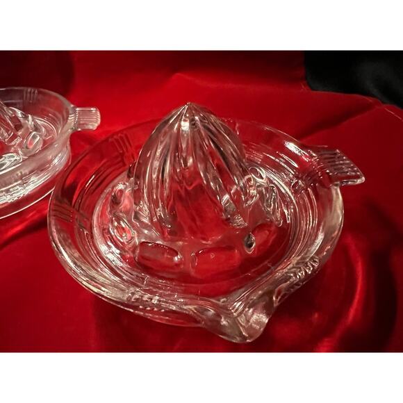 Vintage Criss Cross Juicers with Side Tab - set of 2 - Picture 6 of 11